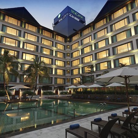 โรงแรมมิคาซ่า ออล สวีท กัวลาลัมเปอร์ ภายนอก รูปภาพ Holiday Inn, Colombo