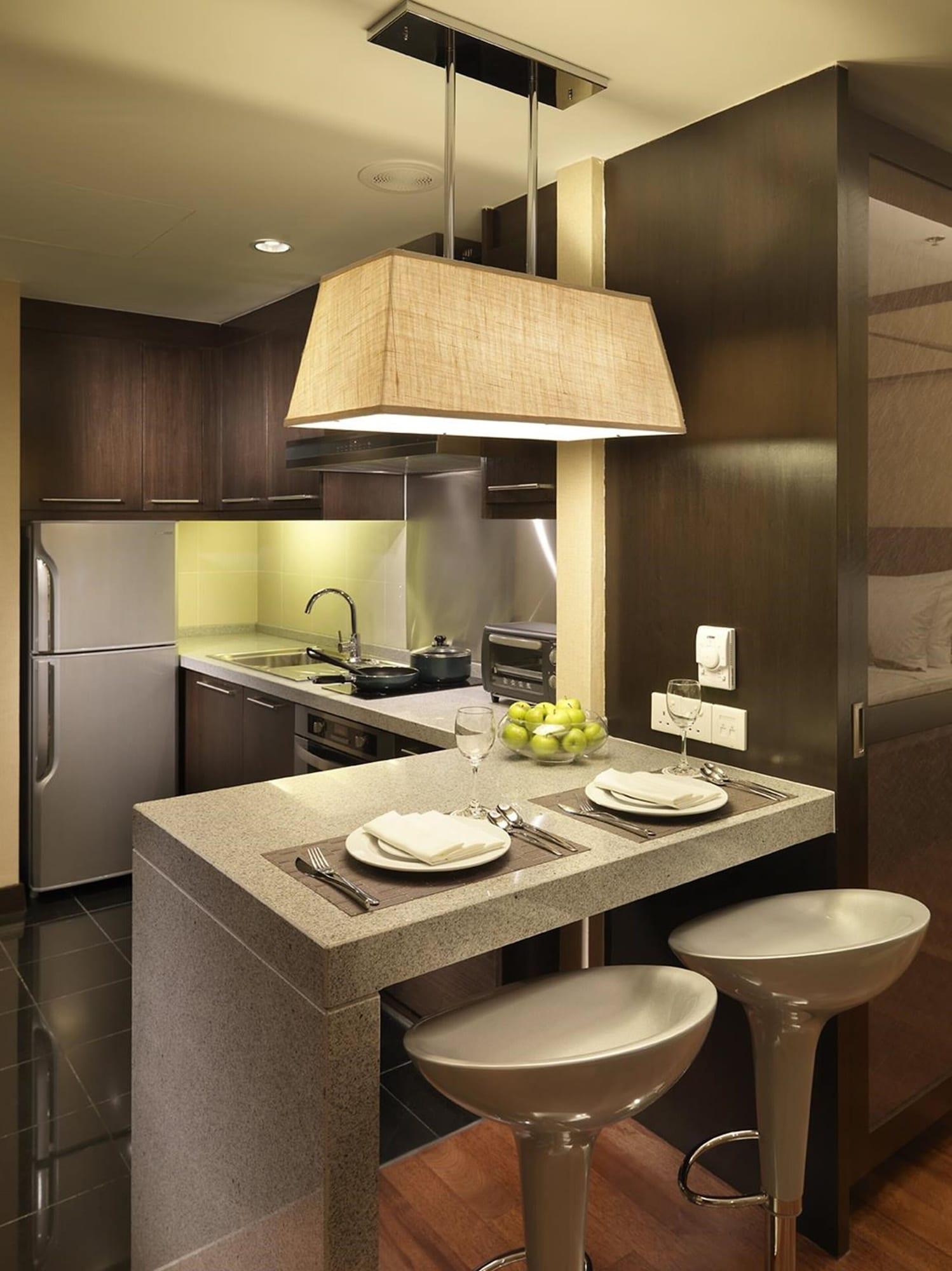 โรงแรมมิคาซ่า ออล สวีท กัวลาลัมเปอร์ ภายนอก รูปภาพ A kitchen in a typical apartment