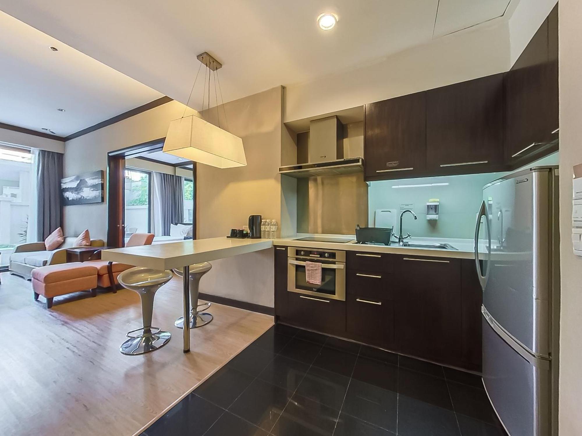 โรงแรมมิคาซ่า ออล สวีท กัวลาลัมเปอร์ ภายนอก รูปภาพ A modern Japanese kitchen