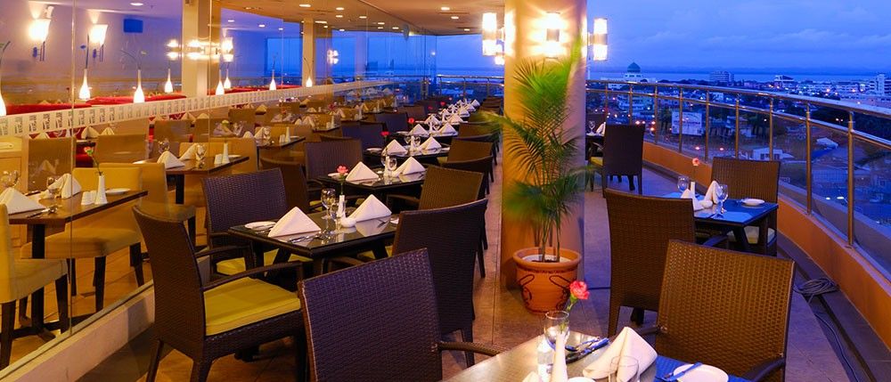 โรงแรมมิคาซ่า ออล สวีท กัวลาลัมเปอร์ ภายนอก รูปภาพ The restaurant